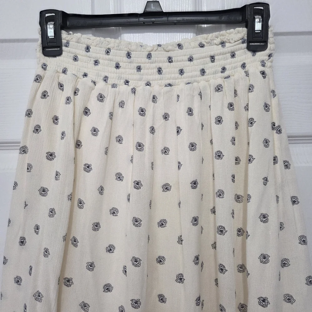 Old Navy San Francisco Cream Blue Floral Smocked Pull on Midi Skirt Size XS Boho - Picture 5 of 10
